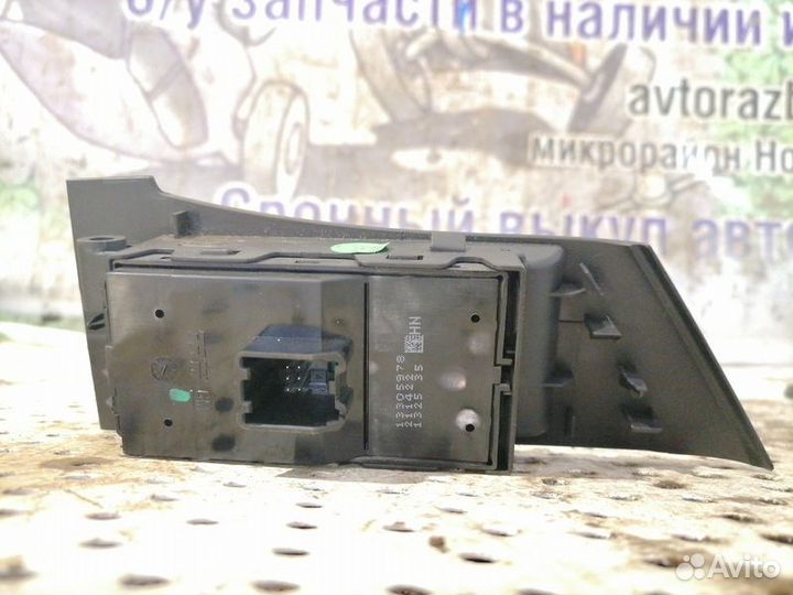 Блок управления стеклоподъемниками Opel Astra GTC