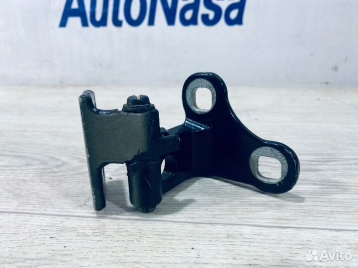 Петля двери передняя правая Land Rover Range Rover