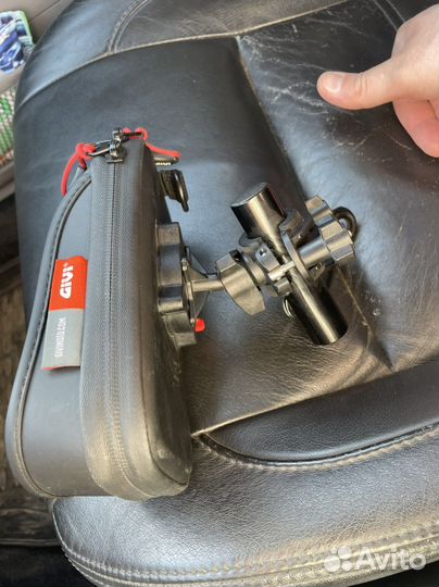 Крепление телефона на зеркало мотоцикла Givi