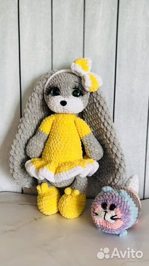 Вязаная зайка в платье игрушка ручная работа
