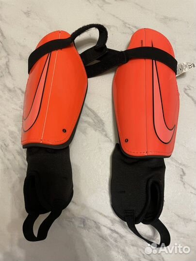 Футбольные щитки nike xl