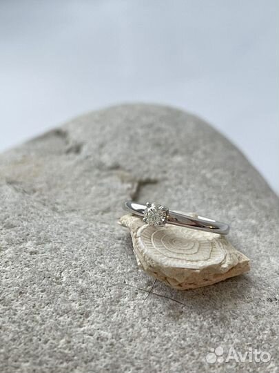 Кольцо с бриллиантом эпл