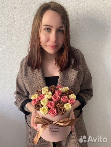 Шоколадные розы пионы в шляпной коробке