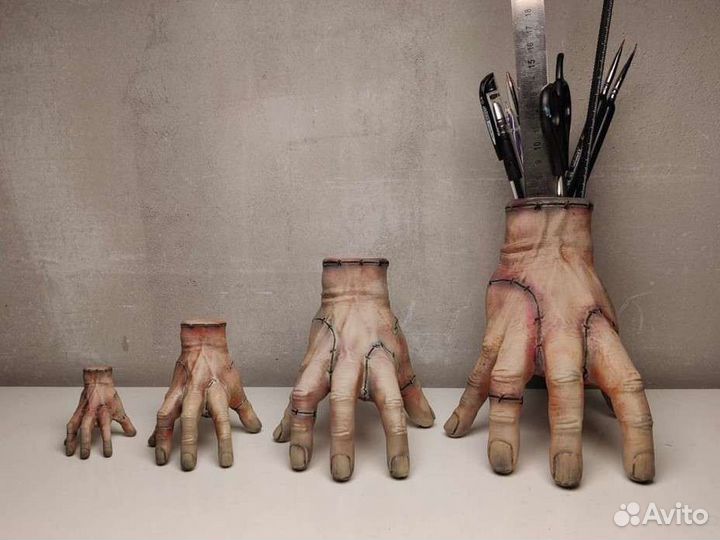 Подставка для канцелярии Вещь Рука из Wednesday