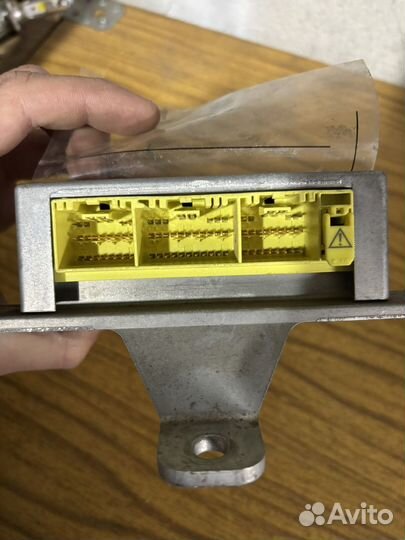 Блок управления airbag subaru