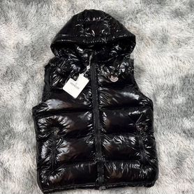 Глянцевая жилетка Moncler