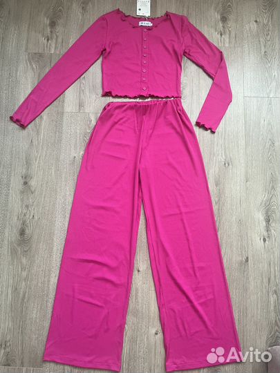 Ярко-розовый костюм, размер 42-44