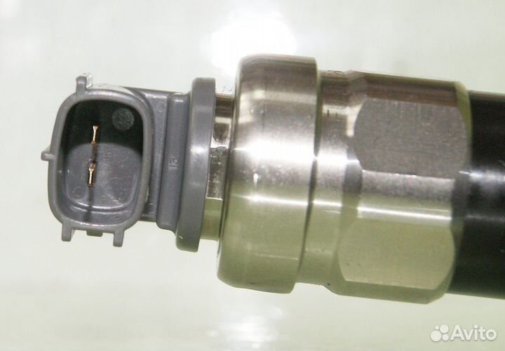 Форсунка топливная YD25 DDTi NP300 16600-EB70B