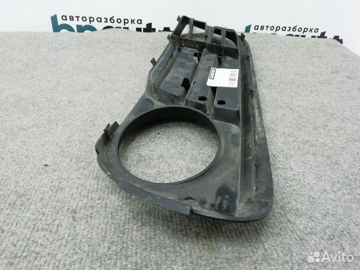 Решетка под птф правая 51117331736 BMW 5 серия VI