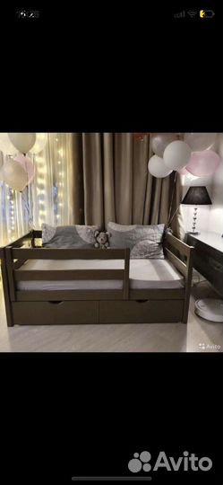 Детская кровать и комод