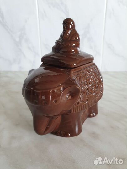 Статуэтка, вазы, бутылка