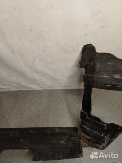 Диффузор радиатора Renault Fluence седан K4M V838