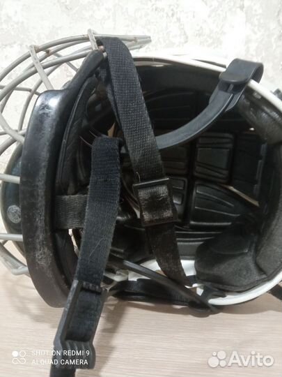 Хоккейный шлем