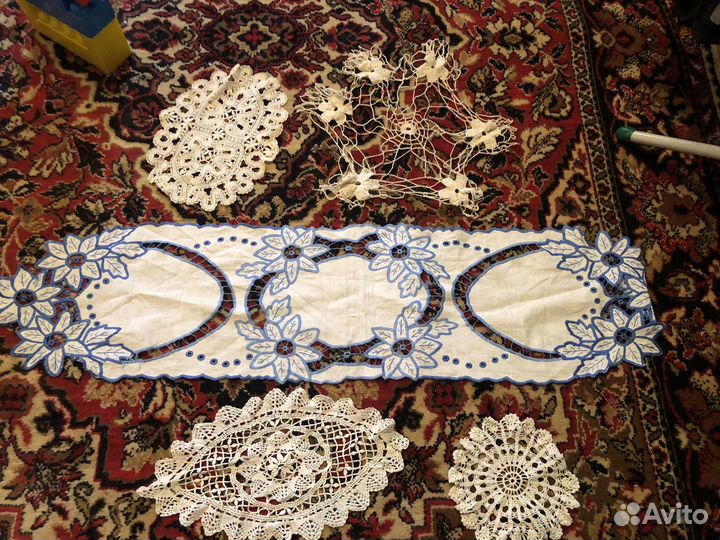 Старые кружевные салфетки