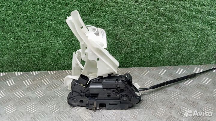 Замок двери Volkswagen Passat Cc Левый Передний