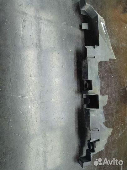 Воздуховод радиатора левый Audi A4 B7