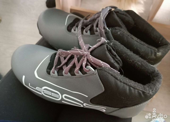 Продам новые лыжные ботинки 42размер