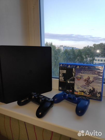 Sony playstation 4 slim 1 TB + 2 геймпада и 3 игры