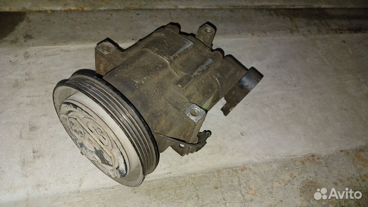 Компрессор кондиционера Nissan march