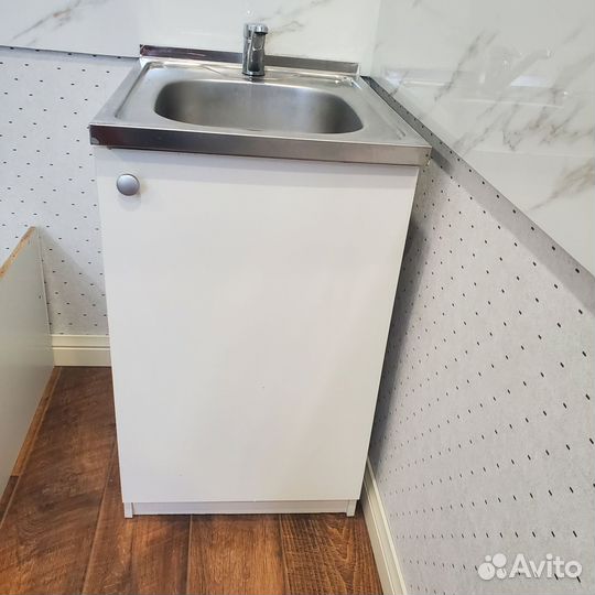 Раковина с тумбой для кухни