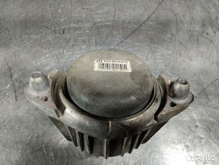 Подушка крепления двигателя левая Mercedes E-Class