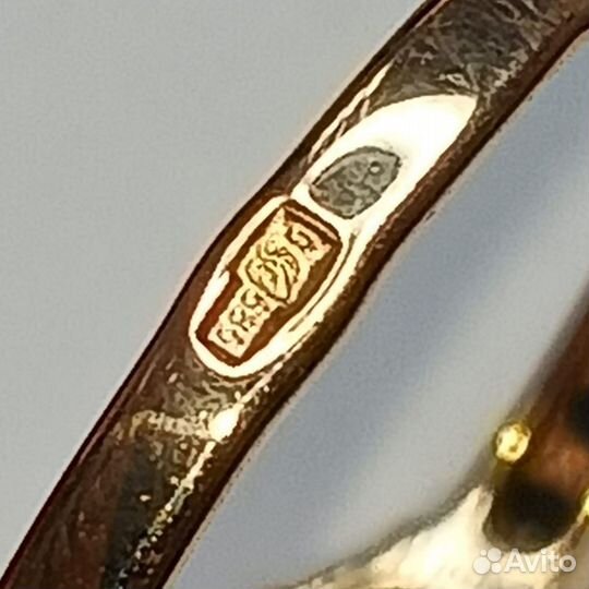 Новое золотое кольцо 585 с фианитами 18,5 р