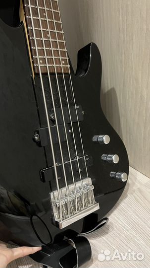 Бас гитара 5 струн
