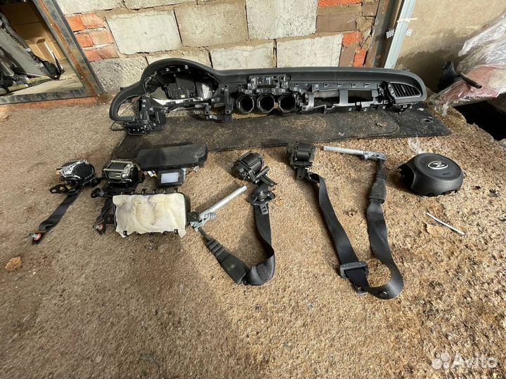 Торпедо с подушкой Киа Стингер