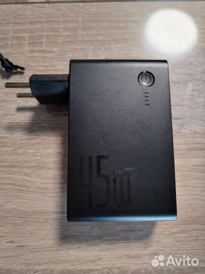 Повербанк и зарядное устройство Baseus (2 в 1)