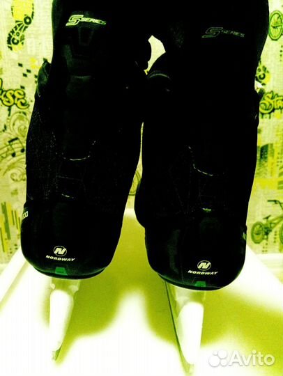 Коньки хоккейные 40