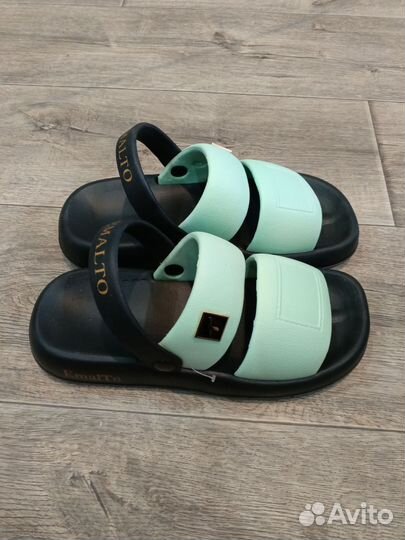 Женские летние сандалии