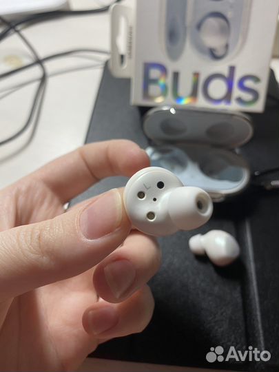 Беспроводные наушники samsung galaxy buds