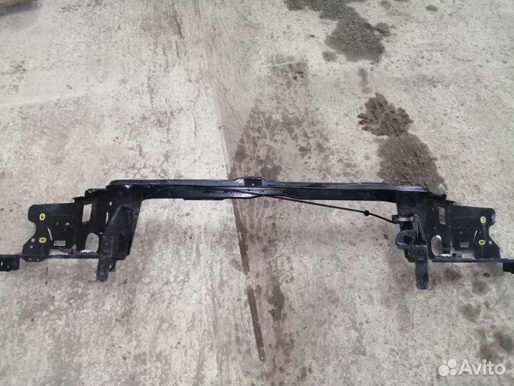 Передний панель телевизор на Volvo XC 90