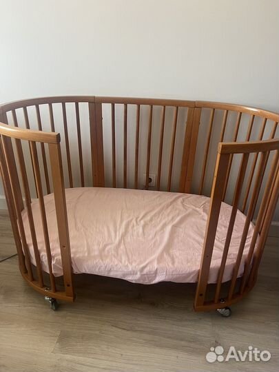 Пеленальный стол и кроватка Stokke