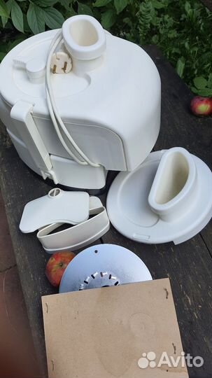 Электросоковыжималка-шинковка 