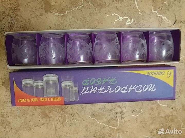 Набор: графин и 6 стопок новый