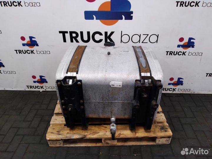 81122015708 Бак топливный 330 л