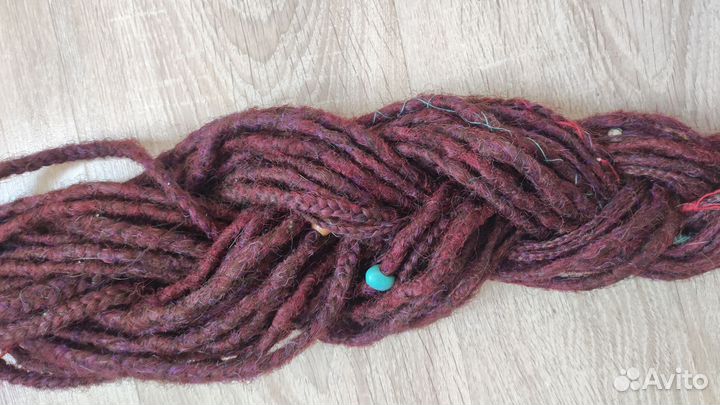 Половина комплекта дред и кос с украшением