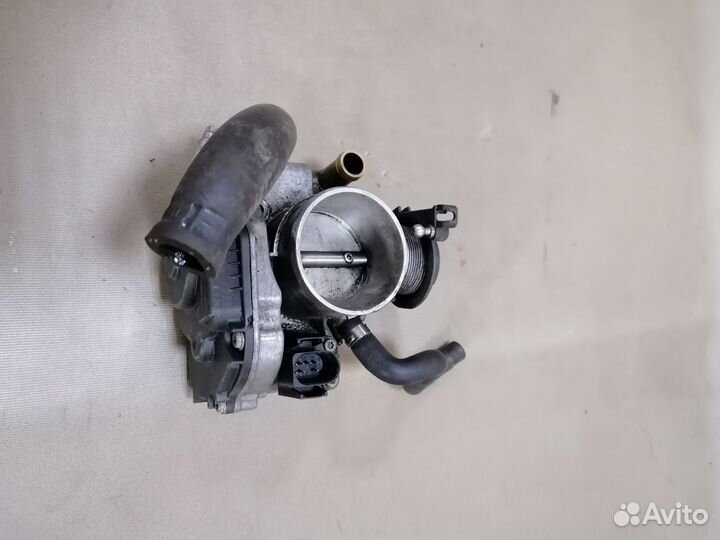 Дроссельная заслонка VW Passat B5 1.8 ADR 1996-00