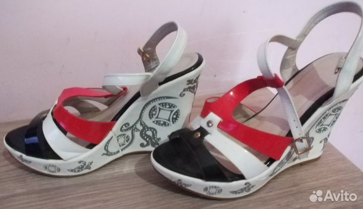 Продам босоножки