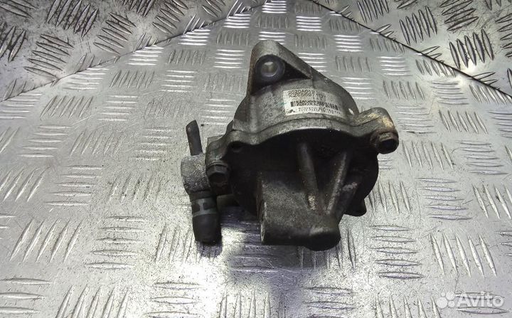 Насос вакуумный Mitsubishi Montero/Pajero