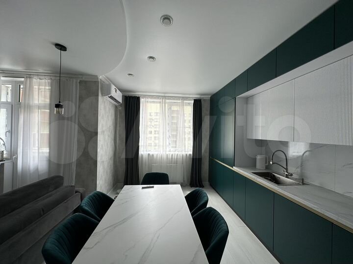 3-к. квартира, 90 м², 13/16 эт.