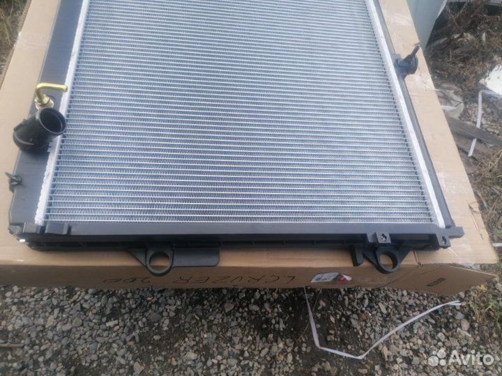 Радиатор двс Toyota Land Cruiser 200 200 4.7 2010