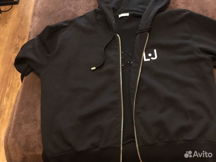 Куртка +футболка