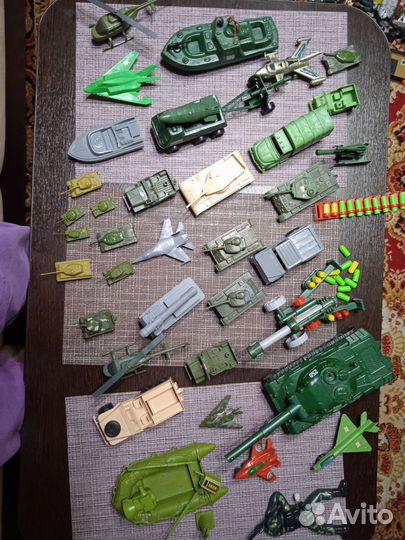 Пластмассовые катера, танки, самолёты пакетом