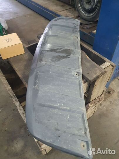 Губа (юбка) переднего бампера audi q7 4L