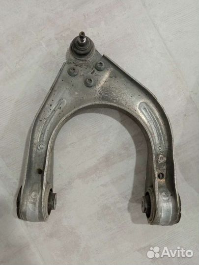 Рычаг передний верхний правый Mercedes-Benz W211