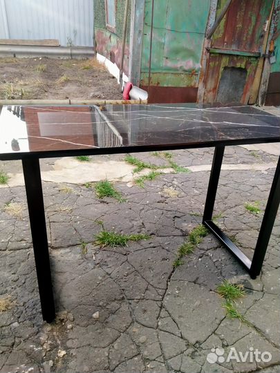 Стол из керамогранита