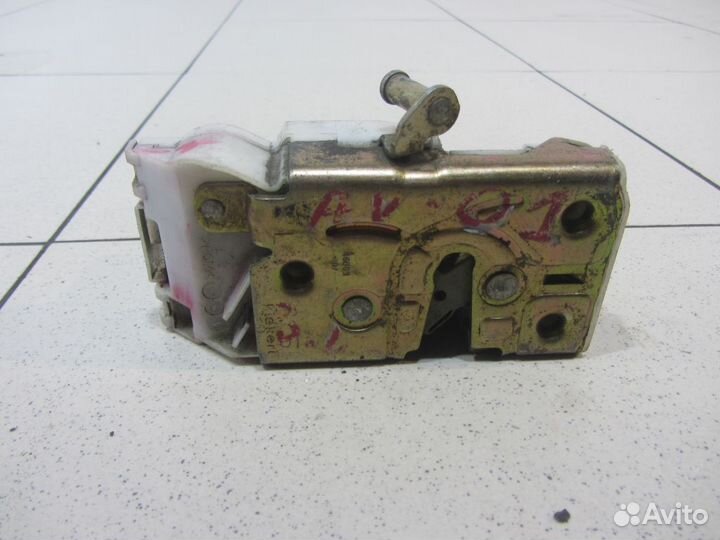 Замок двери задней левой