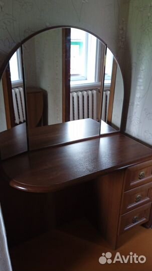 Туалетный столик с зеркалом бу